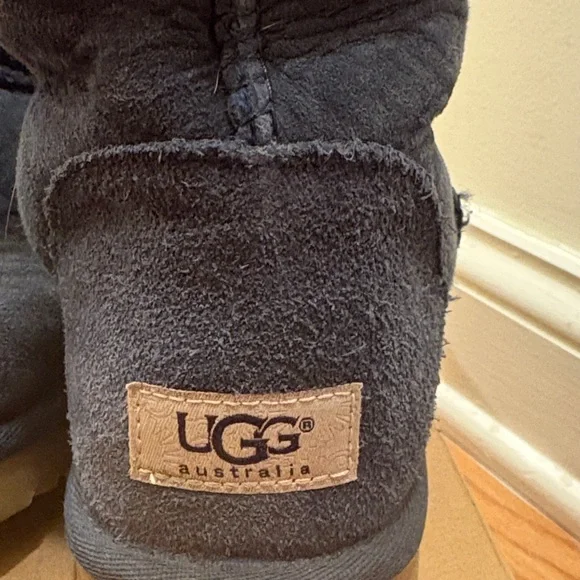 UGG Navy Boots - Picture 2 of 5